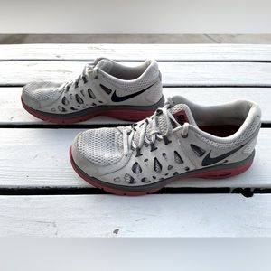 Nike Dual Fusion sneakers. Excellent condition✅